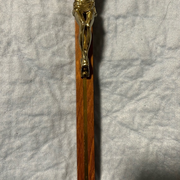 Vintage Wooden and Brass Crucifix with INRI Plaque - Picture 5 of 13